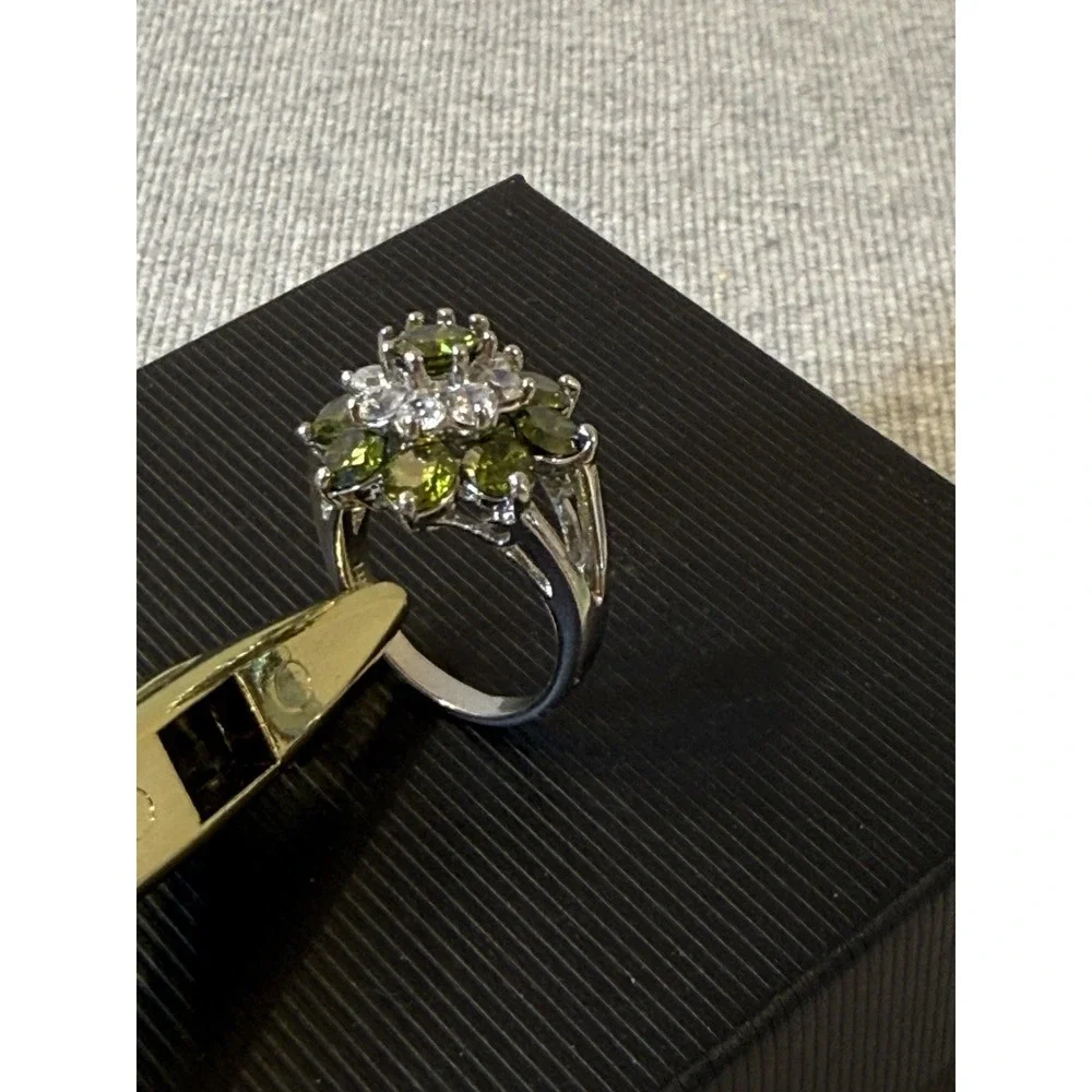 Vintage White Gold Tone Tiered Green Clear Flower Cluster Ring Size 8 SEE NOTE